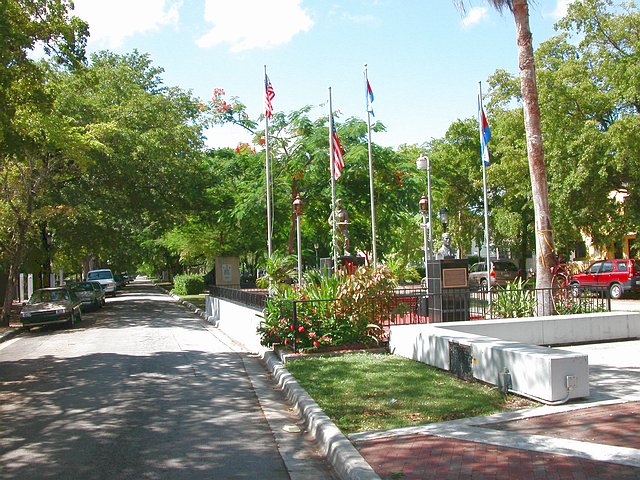 <b>Little Havanna